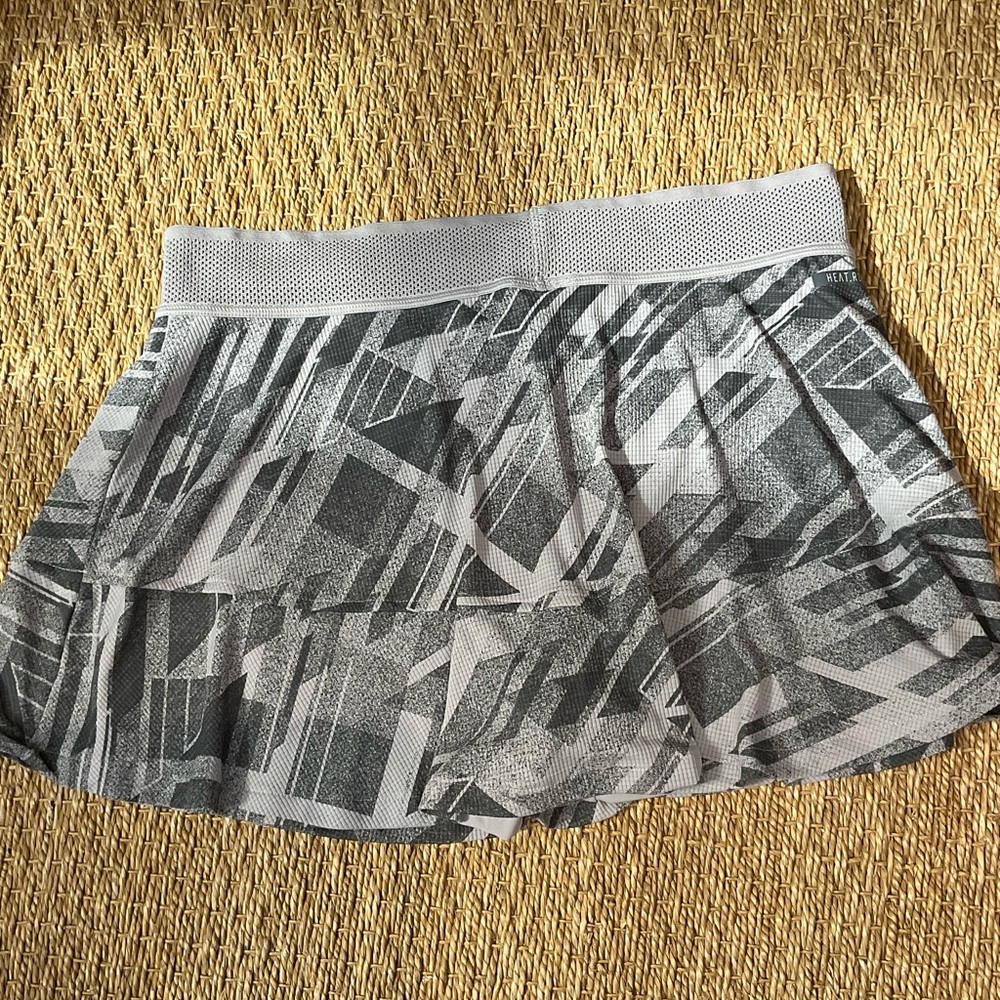 ADIDAS SKORT  Women's SKIRT WITH INTEGRATED BIKE SHORTS. Size XL. NEW W TAG